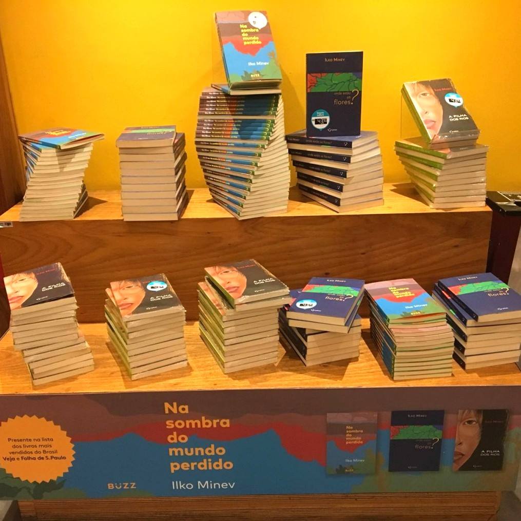 In the shadow of the lost world by Ilko Minev- Na sombra do mundo perdido