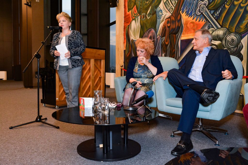 Анжела Димчева и Илко Минев на премиера на книгата В сянката на изгъбения свят роман на Илко Минев в София Angela Dimcheva at the premier of In the shadow of the lost world novel by Ilko Minev in Sofia